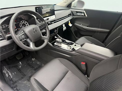 New 2026 Mitsubishi Outlander ES FWD image 14