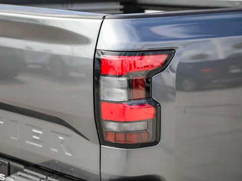 Used 2025 Nissan Frontier SV w/ SV Convenience Package RWD image 9