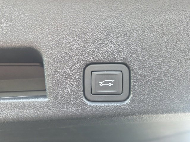 Used 2025 Chevrolet Traverse LT w/ Sun and Wheel Package FWD image 12