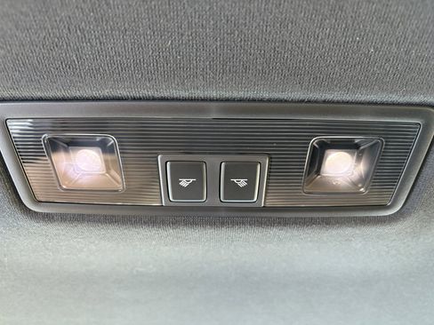 Used 2023 Volkswagen Tiguan SE AWD/4WD image 14