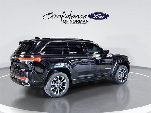 Used 2022 Jeep Grand Cherokee Overland w/ Advanced Protech Group III image 9