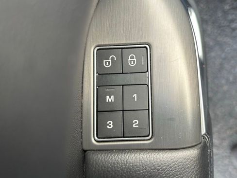 Used 2017 Land Rover Range Rover Sport SE image 19