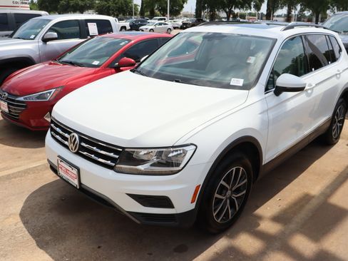 Used 2020 Volkswagen Tiguan SE w/ Panoramic Sunroof Package AWD/4WD image 5