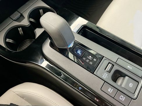 Used 2024 Toyota Prius XLE image 17