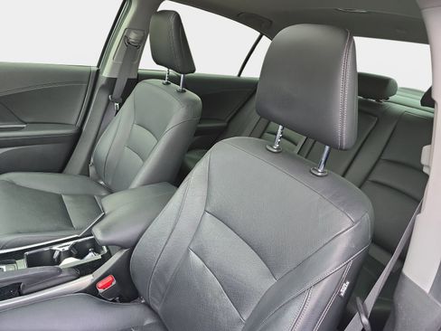 Certified 2017 Honda Accord EX-L image 10