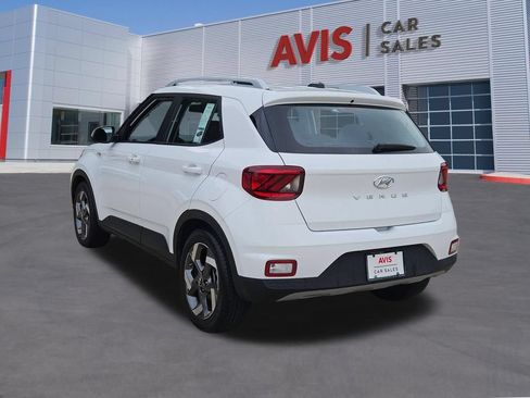 Used 2025 Hyundai Venue SEL FWD image 3