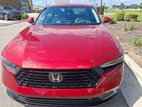 Used 2023 Honda Accord Touring image 2