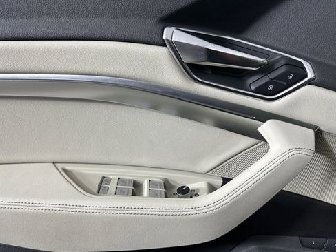 Used 2019 Audi e-tron Premium Plus image 10