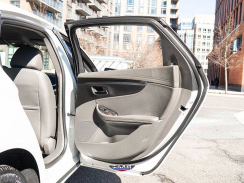 Used 2015 Chevrolet Impala LT w/ Convenience Package image 40