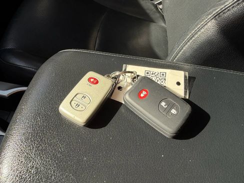 Used 2015 Toyota 4Runner Limited image 23