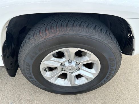 Used 2024 Toyota 4Runner SR5 Premium w/ Moonroof Package RWD image 20