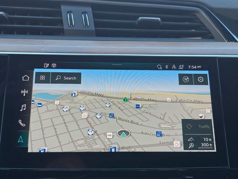 Used 2024 Audi Q8 e-tron Premium Plus image 5