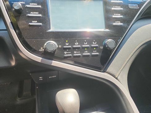 Used 2019 Toyota Camry LE FWD image 27