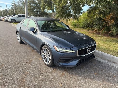 Used 2020 Volvo S60 T6 Momentum image 4