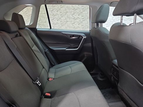 Used 2021 Toyota RAV4 XLE w/ Convenience Package image 11