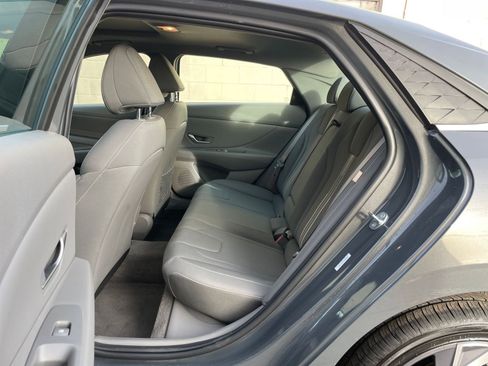 Used 2025 Hyundai Elantra SEL image 25