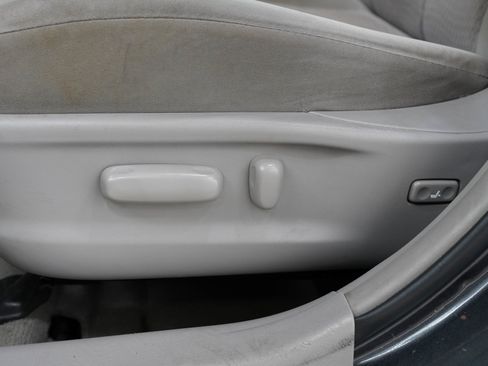 Used 2011 Toyota Camry LE FWD image 23