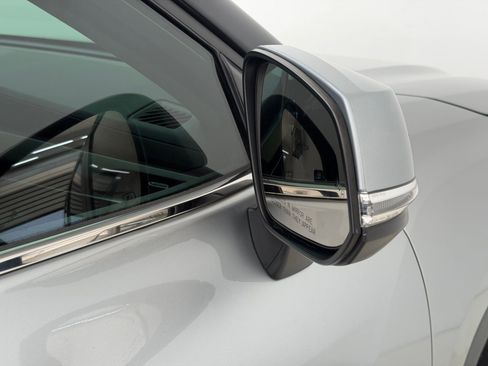 Used 2023 Toyota Highlander LE image 22