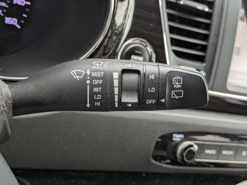 Used 2020 Kia Sedona SX image 23