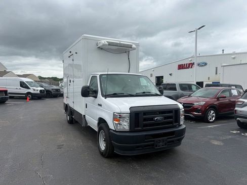 Used 2023 Ford E-350 and Econoline 350 Super Duty w/ Power Windows & Locks Group RWD image 1