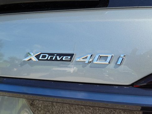 Used 2024 BMW X7 xDrive40i w/ M Sport Package AWD/4WD image 11