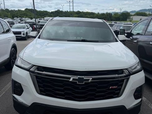 Used 2023 Chevrolet Traverse RS AWD/4WD image 3