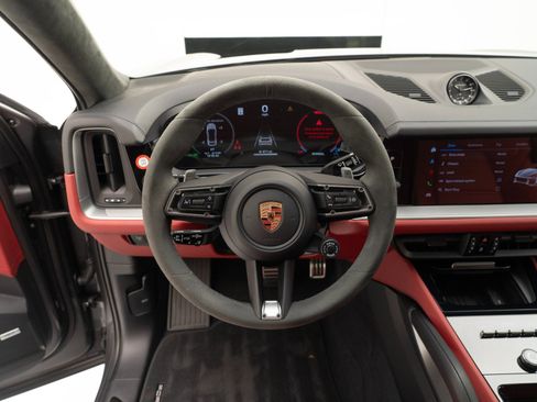 Used 2025 Porsche Cayenne GTS image 23
