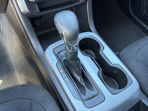 Used 2022 Chevrolet Colorado LT w/ LT Convenience Package image 12