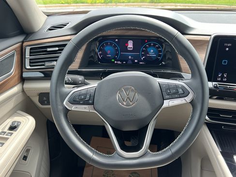 Used 2025 Volkswagen Atlas SE AWD/4WD image 26