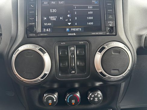 Used 2014 Jeep Wrangler Unlimited Sahara w/ Connectivity Group AWD/4WD image 19