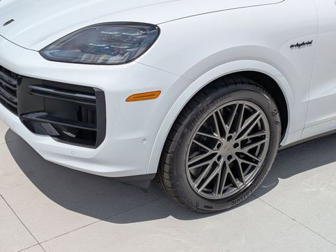 New 2026 Porsche Cayenne Turbo AWD/4WD image 12