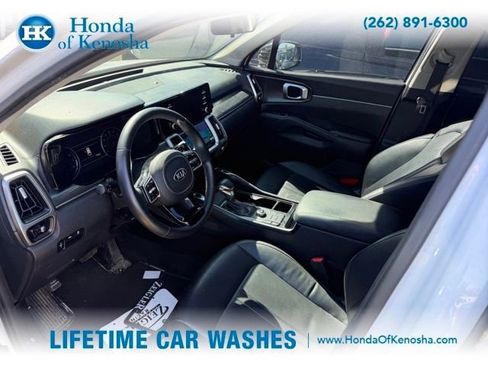 Used 2021 Kia Sorento S FWD image 4