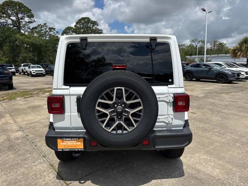 Certified 2024 Jeep Wrangler Unlimited Sahara AWD/4WD image 4