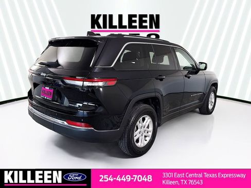 Used 2024 Jeep Grand Cherokee Laredo RWD image 8
