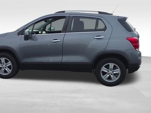 Certified 2019 Chevrolet Trax LT w/ LT Convenience Package AWD/4WD image 9
