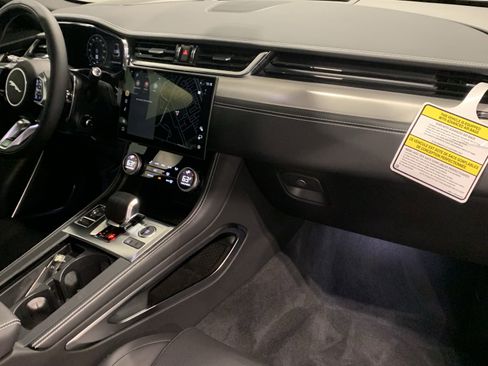 New 2026 Jaguar F-PACE R-Dynamic S image 4