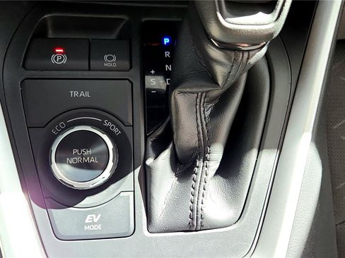 Certified 2019 Toyota RAV4 XLE w/ Convenience Package image 34