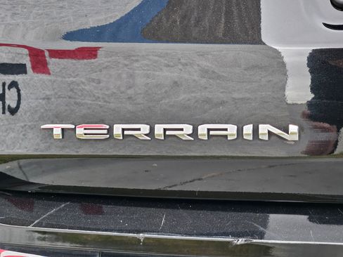 Used 2024 GMC Terrain SLT image 30