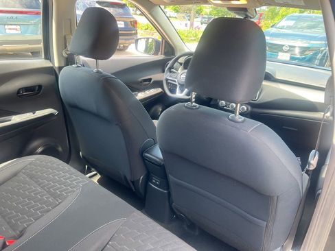 Used 2022 Nissan Kicks S FWD image 15