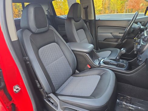 Used 2019 Chevrolet Colorado Z71 image 24