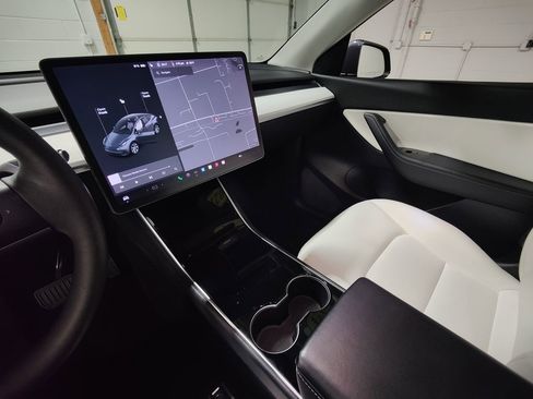 Used 2021 Tesla Model Y Long Range image 27