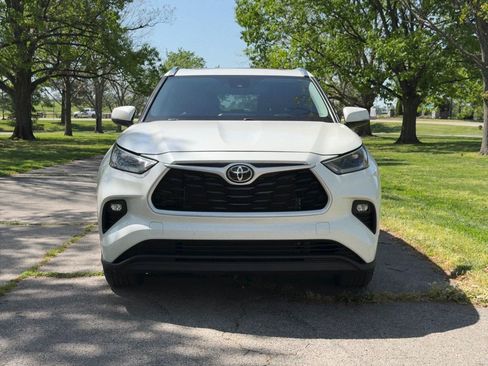 Used 2021 Toyota Highlander XLE AWD/4WD image 34