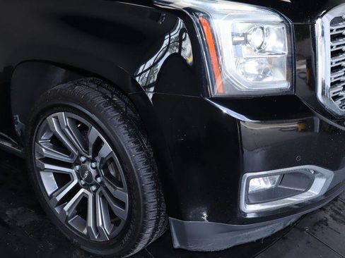 Used 2020 GMC Yukon XL Denali w/ Denali Premium Package AWD/4WD image 13