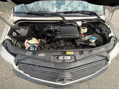 Used 2018 Mercedes-Benz Sprinter 2500 image 33