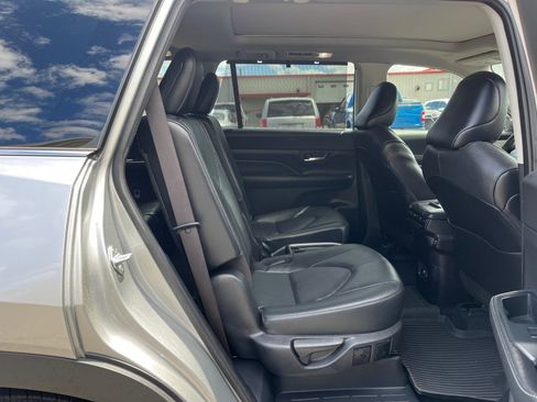 Used 2024 Toyota Grand Highlander AWD image 32