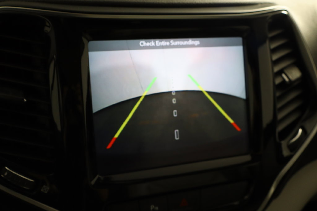 Used 2019 Jeep Cherokee Limited FWD image 38