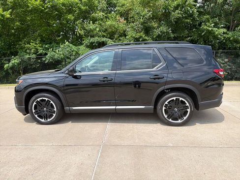 New 2026 Honda Pilot Touring image 2