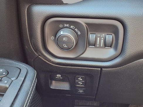 New 2026 RAM 1500 Laramie AWD/4WD image 16