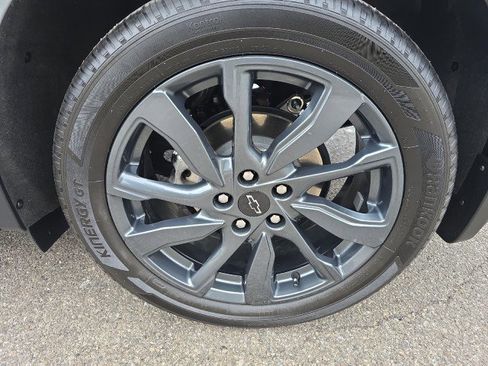 Used 2023 Chevrolet Equinox RS w/ LPO, Floor Liner Package image 12