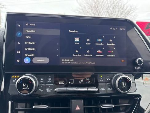 Used 2023 Toyota Highlander L image 39